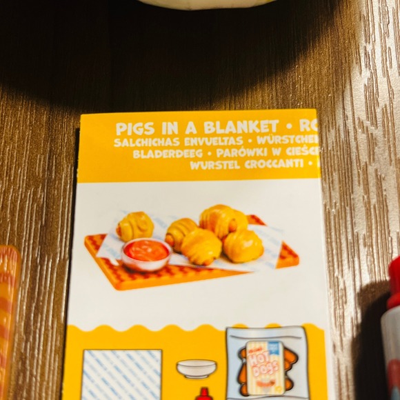 Miniverse Cafe Series 5 Wave 2: Pigs in a Blanket - Picture 2 of 5